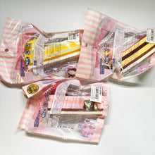 Load image into Gallery viewer, Cafe De N Macaroon Cake Squishy
