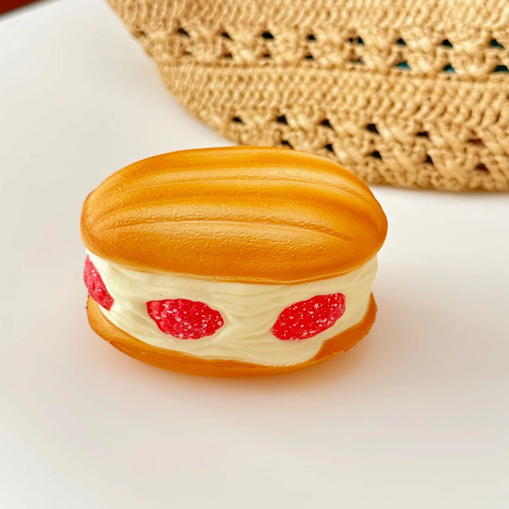 Madeleine squishy (Freebie Bun)